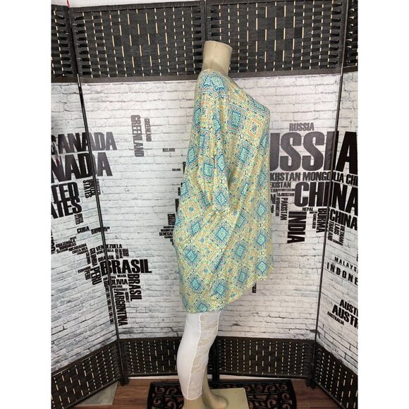 LulaRoe M Lime Green Multi Crew Neck Step-Hem Half Sleeve Irma Top - Picture 3 of 5